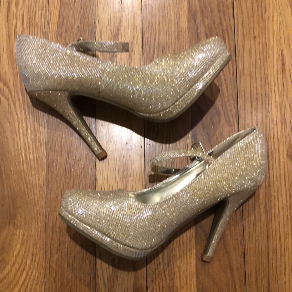 Delicacy Champagne Glitter Pumps